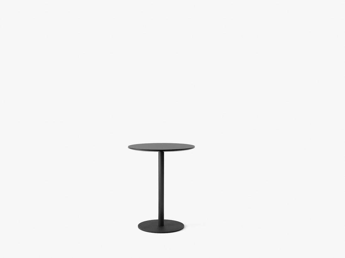 Table café ronde In Between SK17 de Sami Kallio - &amp;Tradition-Pied central noir mat-Stratifié Fenix Nano-The Woods Gallery