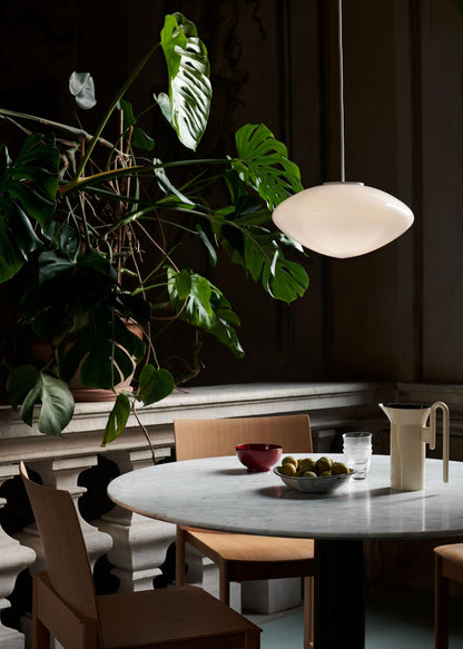 Table café ronde In Between SK17 de Sami Kallio - &amp;Tradition-Pied central noir mat-Stratifié Fenix Nano-The Woods Gallery