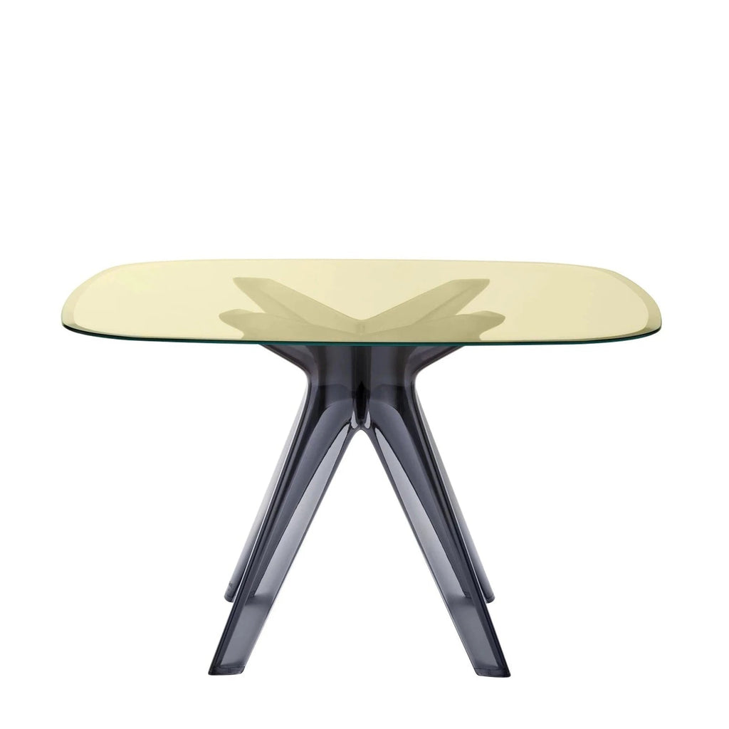 Table carrée Sir Gio de Philippe Starck Ø 120 - Kartell-Jaune-Fumé-The Woods Gallery