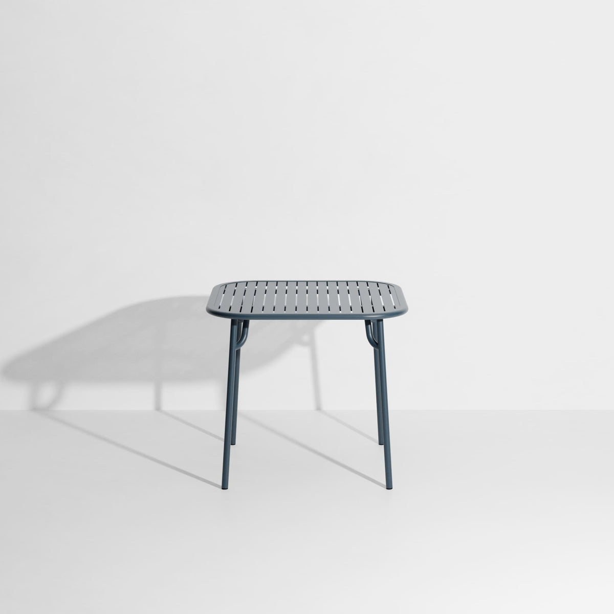 Table carrée Week-End de Studio Brichet-Ziegler - Petite Friture-Gris Bleu-À lattes-The Woods Gallery