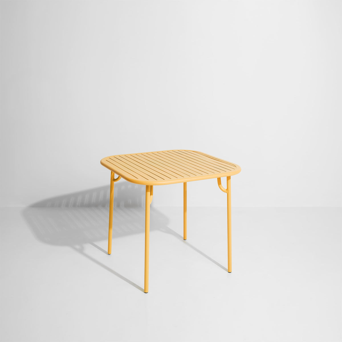 Table carrée Week-End de Studio Brichet-Ziegler - Petite Friture-Safran-À lattes-The Woods Gallery