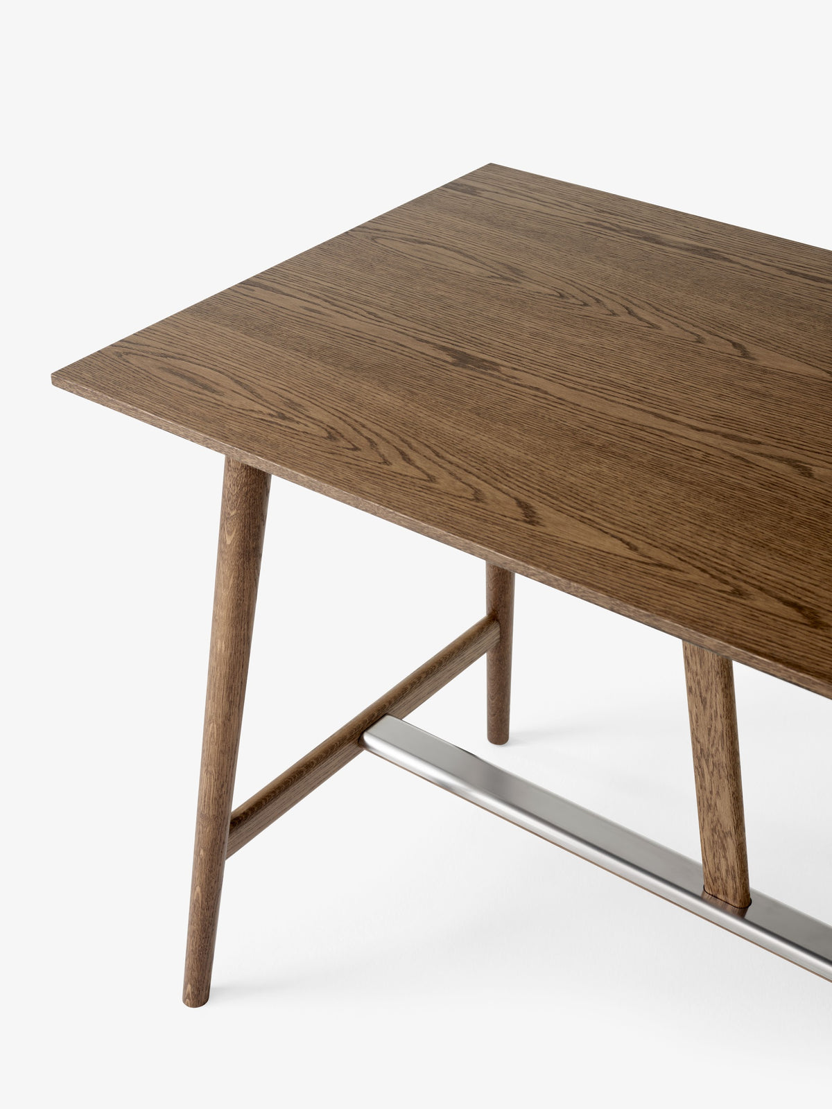 Table comptoir In Between SK26 de Sami Kallio - &amp;Tradition-Piètement chêne laqué-Placage de chêne-The Woods Gallery