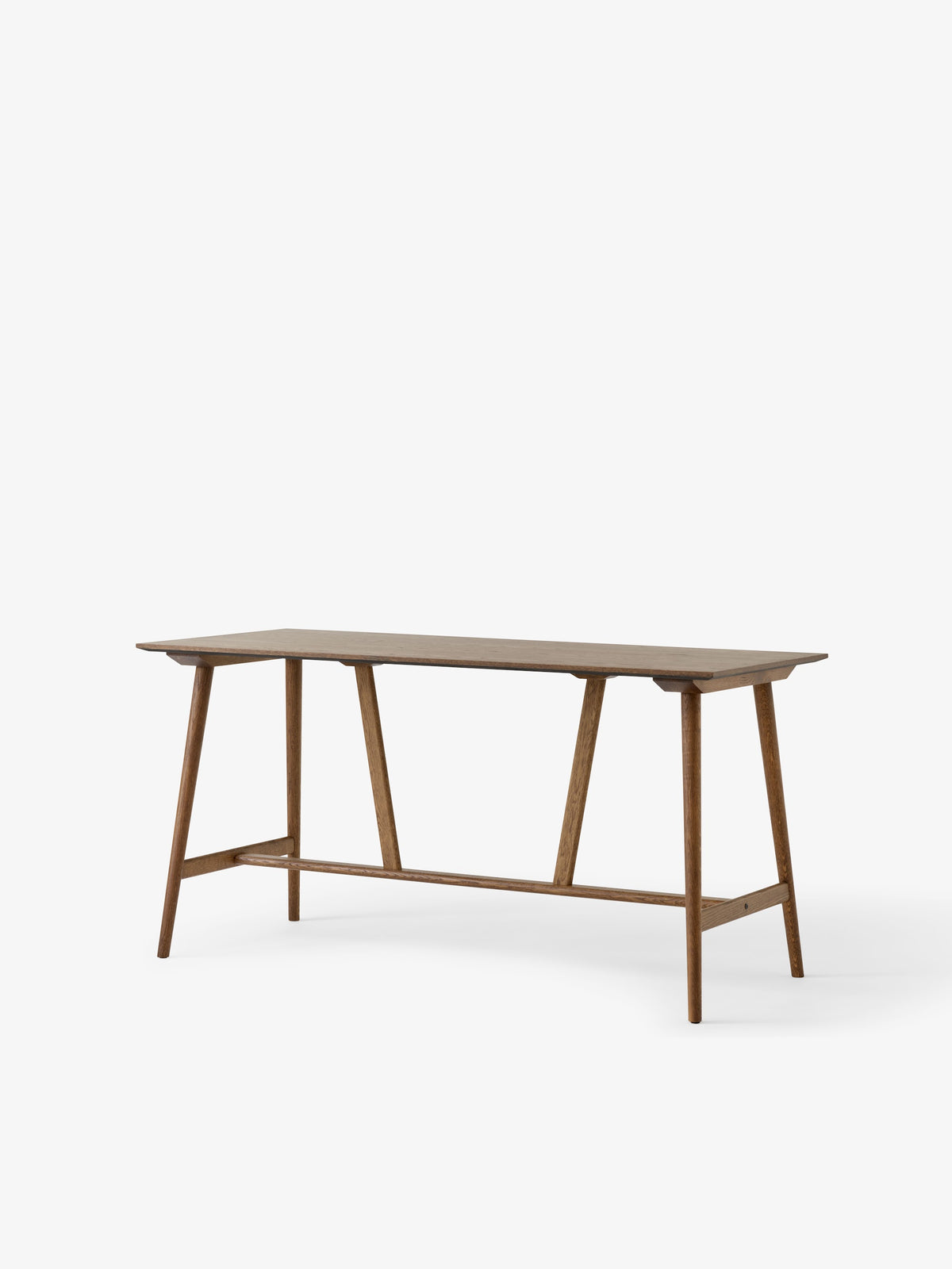 Table comptoir In Between SK26 de Sami Kallio - &amp;Tradition-Piètement chêne laqué fumé-Placage de chêne-The Woods Gallery