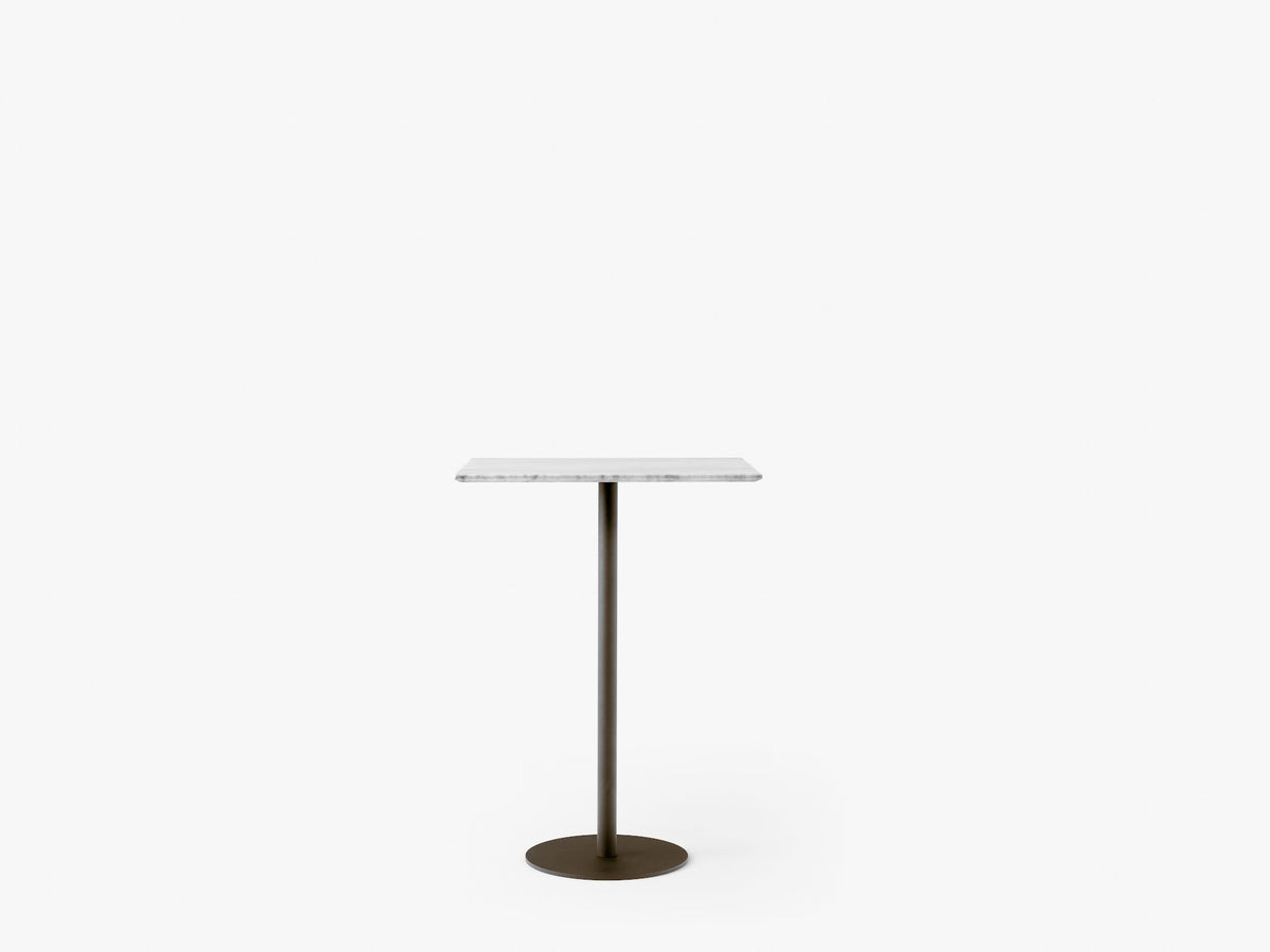 Table haute In Between SK21 de Sami Kallio - &amp;Tradition-Pied central bronze-Marbre-The Woods Gallery