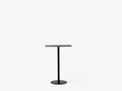 Table haute In Between SK21 de Sami Kallio - &amp;Tradition-Pied central noir mat-Marbre-The Woods Gallery