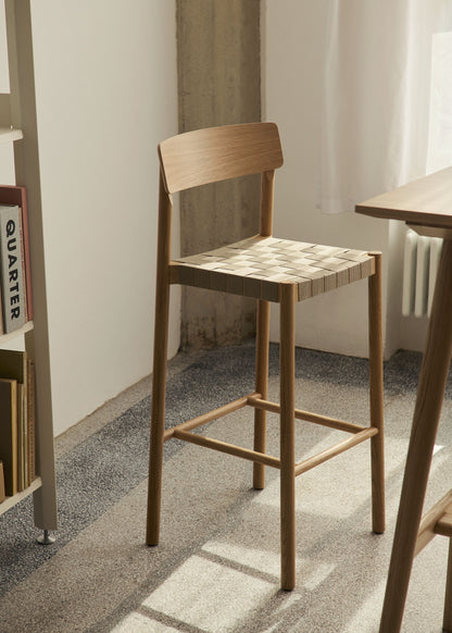 Table haute In Between SK27 de Sami Kallio - &amp;Tradition-Piètement chêne laqué-Placage de chêne-The Woods Gallery