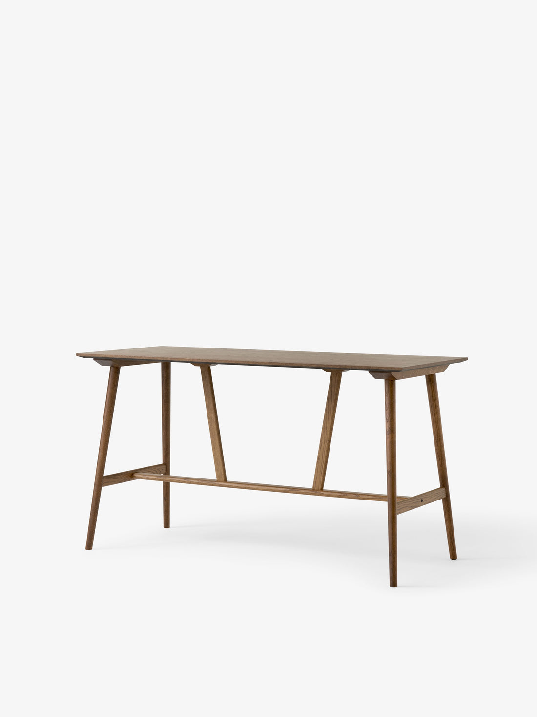 Table haute In Between SK28 de Sami Kallio - &amp;Tradition-Piètement chêne laqué fumé-Placage de chêne-The Woods Gallery