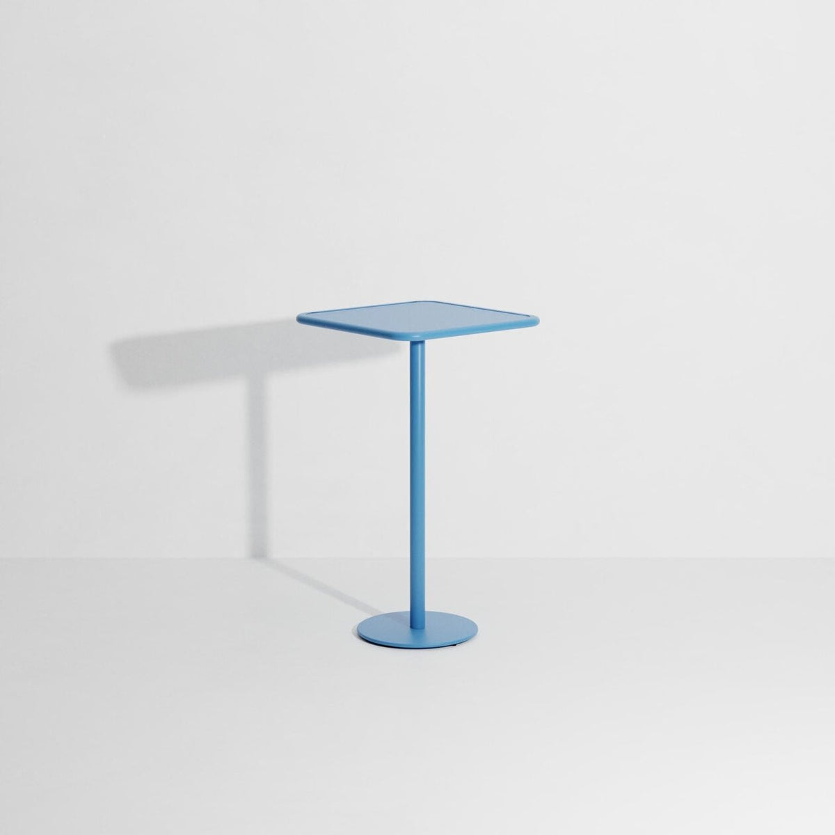 Table haute carrée Week-End 60 × 60 de Studio Brichet-Ziegler - Petite Friture-Bleu Ciel-The Woods Gallery