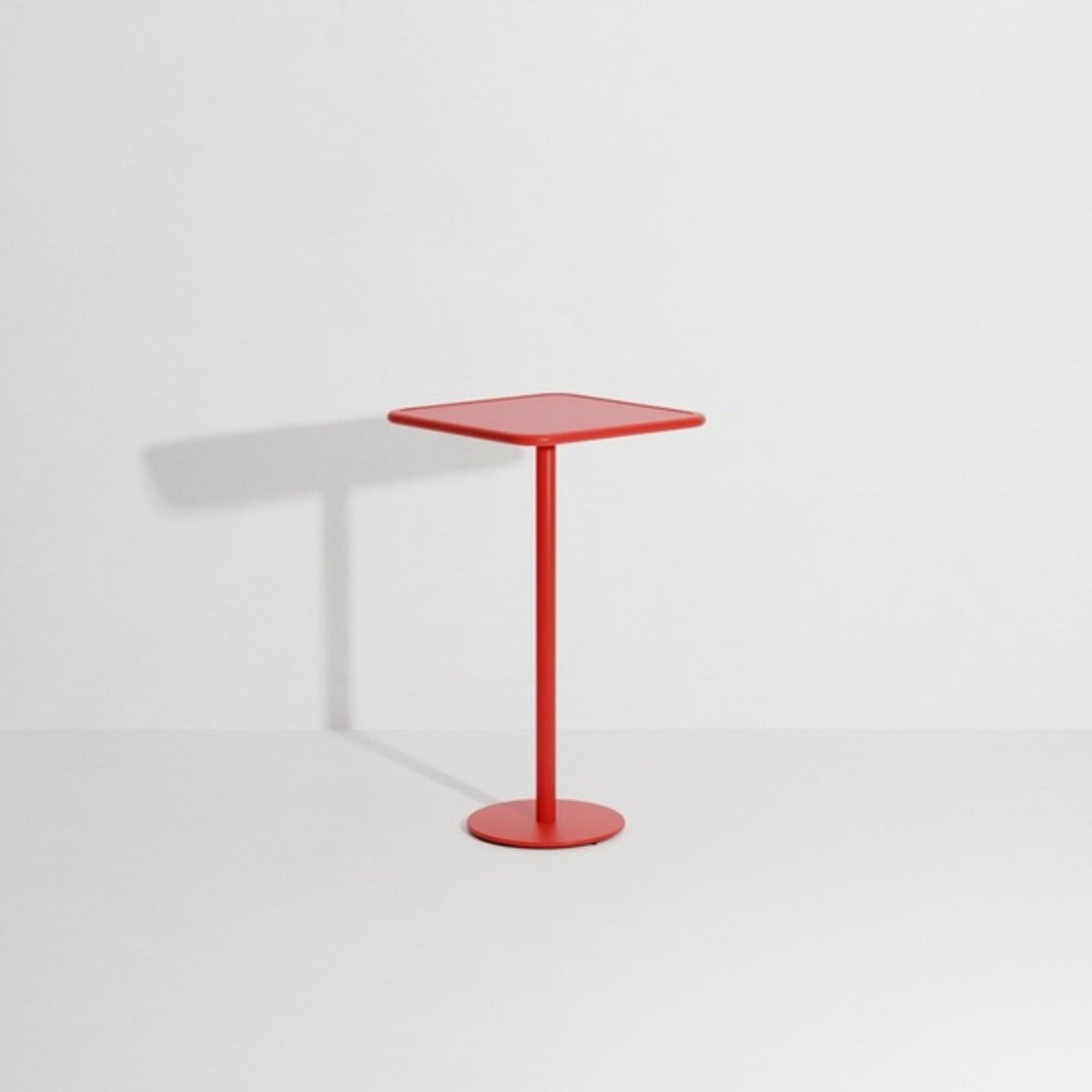Table haute carrée Week-End 60 × 60 de Studio Brichet-Ziegler - Petite Friture-Rouge-The Woods Gallery