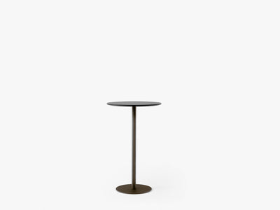Table haute ronde In Between SK22 de Sami Kallio - &Tradition-Pied central bronze-Stratifié Fenix Nano-The Woods Gallery