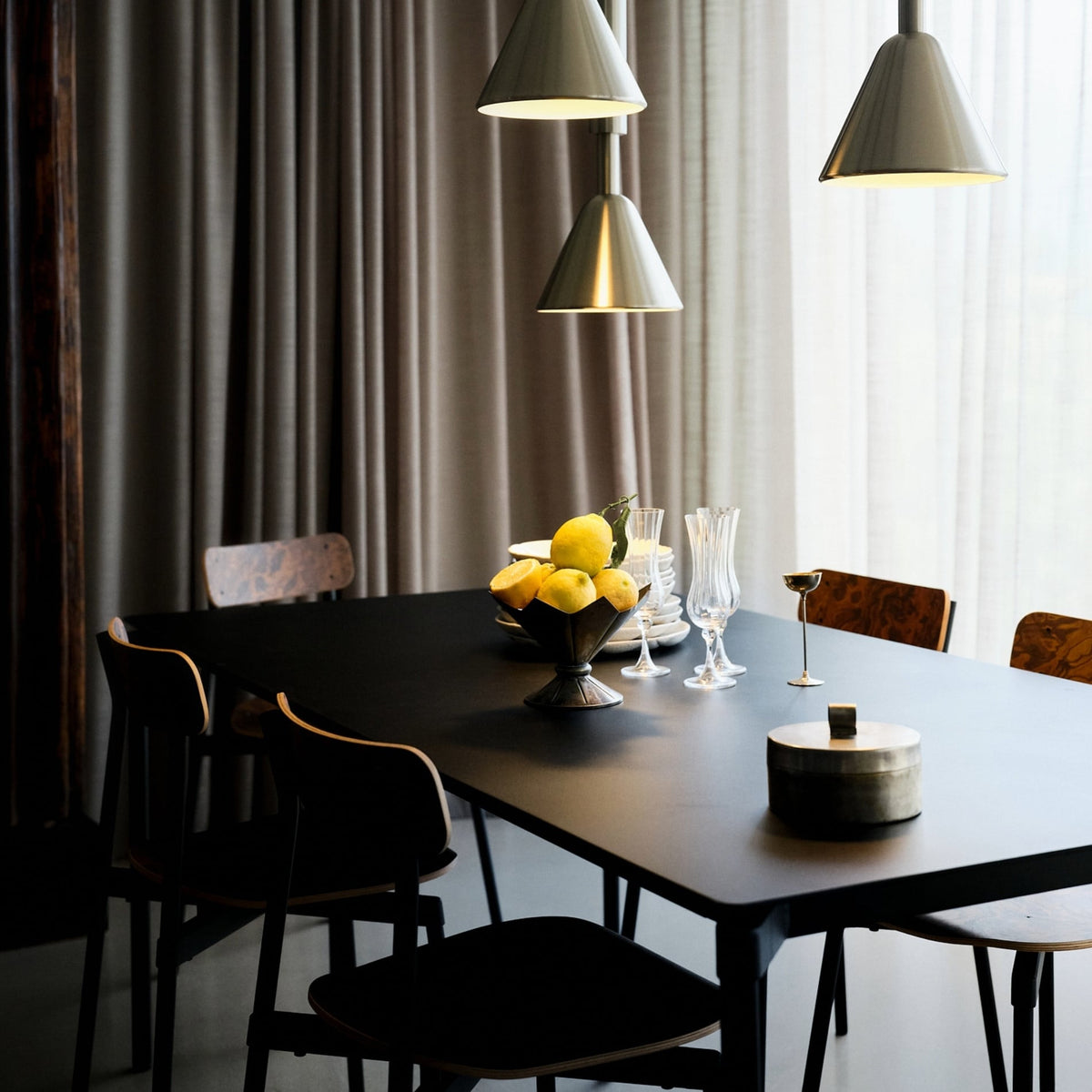 Table rectangulaire L 240 Fromme de Tom Chung - Petite Friture-Noir-The Woods Gallery