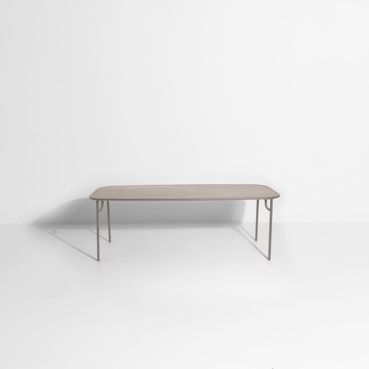 Table rectangulaire Large Week-End L 220 de Studio Brichet-Ziegler - Petite Friture-Dune-À lattes-The Woods Gallery