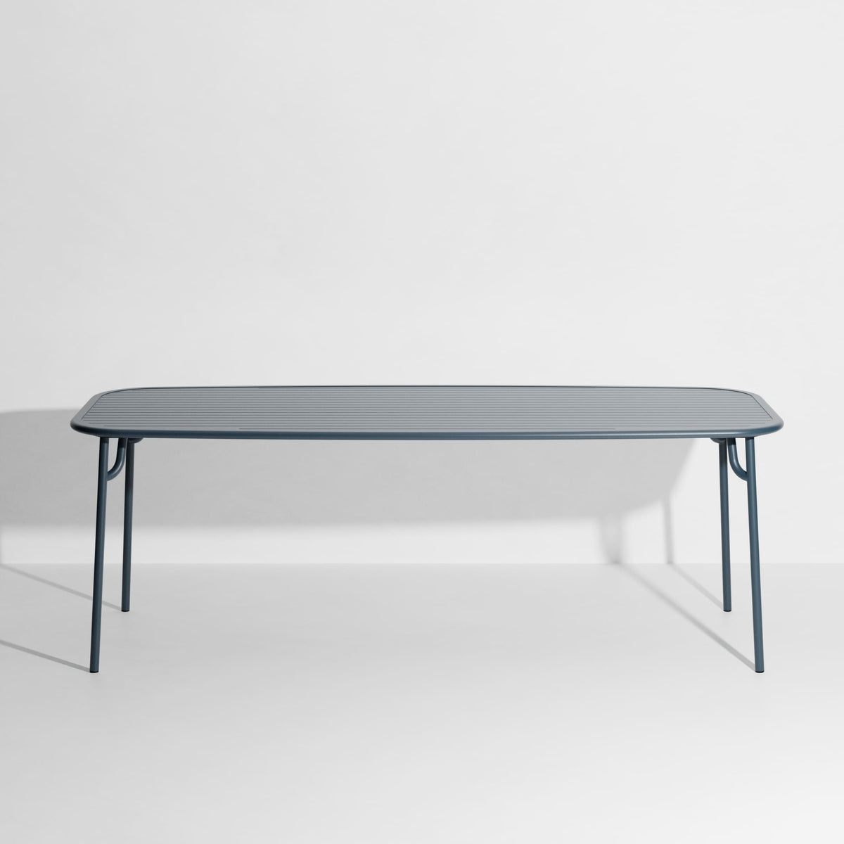 Table rectangulaire Large Week-End L 220 de Studio Brichet-Ziegler - Petite Friture-Gris Bleu-À lattes-The Woods Gallery