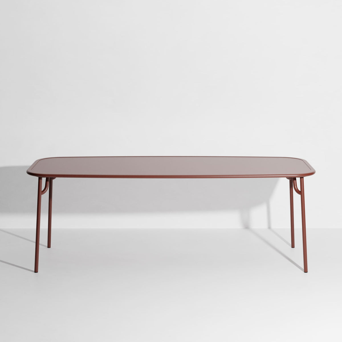 Table rectangulaire Large Week-End L 220 de Studio Brichet-Ziegler - Petite Friture-Rouge-Brun-Plein-The Woods Gallery