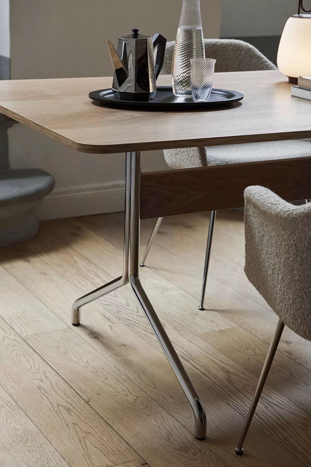 Table rectangulaire Pavilion AV19 L 200 cm de Anderssen &amp; Voll - &amp;Tradition-Chêne / Noir-The Woods Gallery
