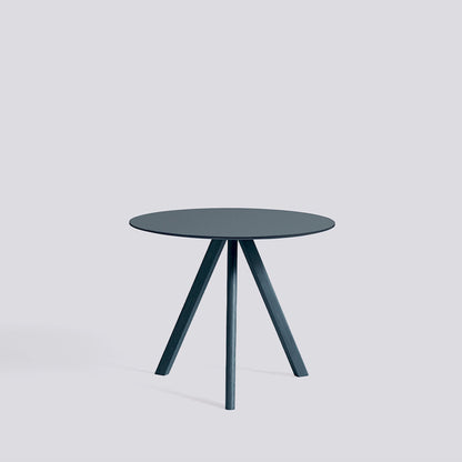 Table ronde CPH 20 de Ronan et Erwan Bouroullec - Hay-Ø 90 cm, Chêne massif laqué bleu profond, plateau linoléum bleu fumé-The Woods Gallery