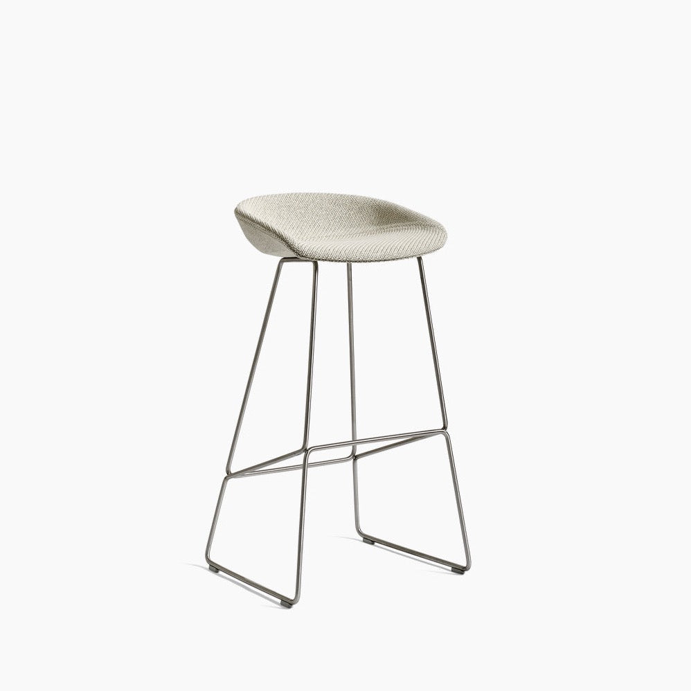 Tabouret About a stool AAS 39 par Hee Welling - Hay-Pieds noir-1-Beige-The Woods Gallery