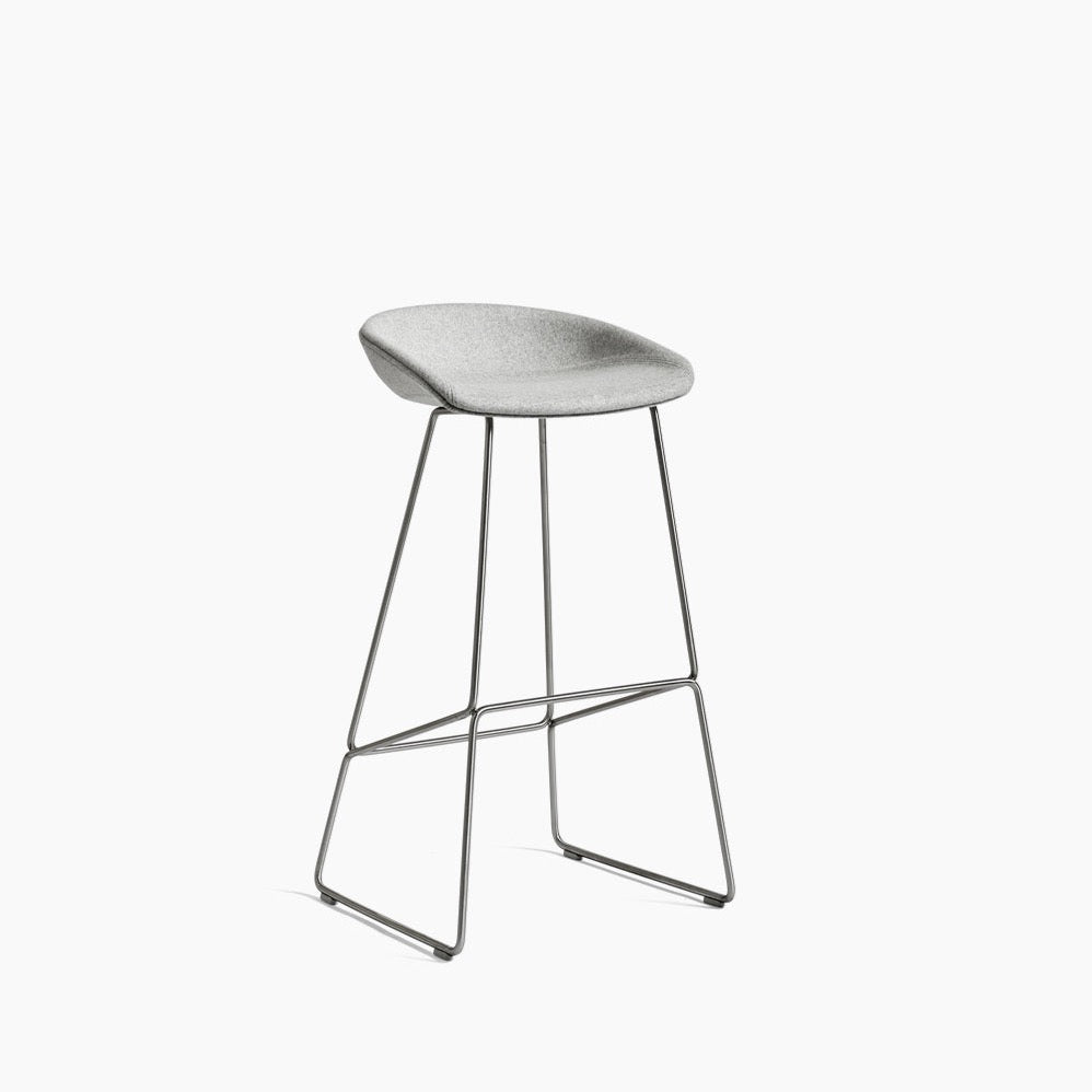 Tabouret About a stool AAS 39 par Hee Welling - Hay-Pieds noir-1-Beige-The Woods Gallery