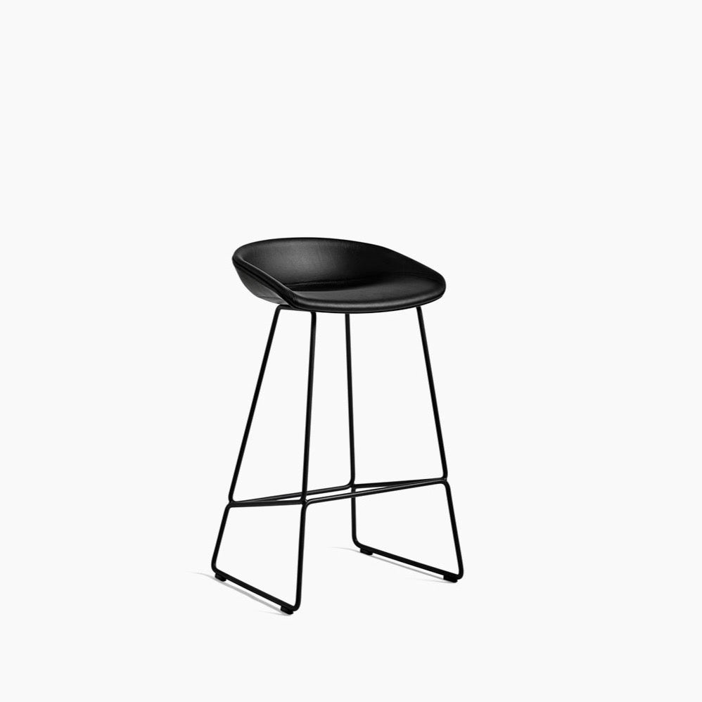 Tabouret About a stool AAS 39 par Hee Welling - Hay-Pieds noir-1-Beige-The Woods Gallery
