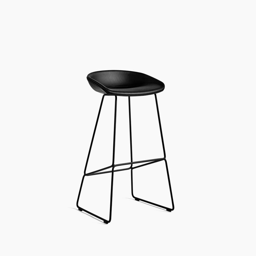 Tabouret About a stool AAS 39 par Hee Welling - Hay-Pieds noir-1-Beige-The Woods Gallery