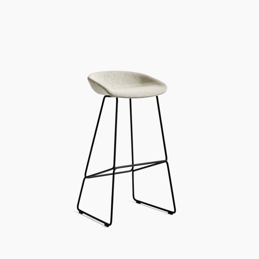 Tabouret About a stool AAS 39 par Hee Welling - Hay-Pieds noir-1-Beige-The Woods Gallery