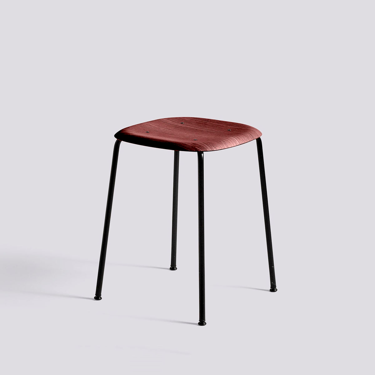 Tabouret Soft Edge 70 de Iskos-Berlin - Hay-Placage de chêne laqué Fall red, assise — Acier thermolaqué noir, piètement 4 pieds-The Woods Gallery