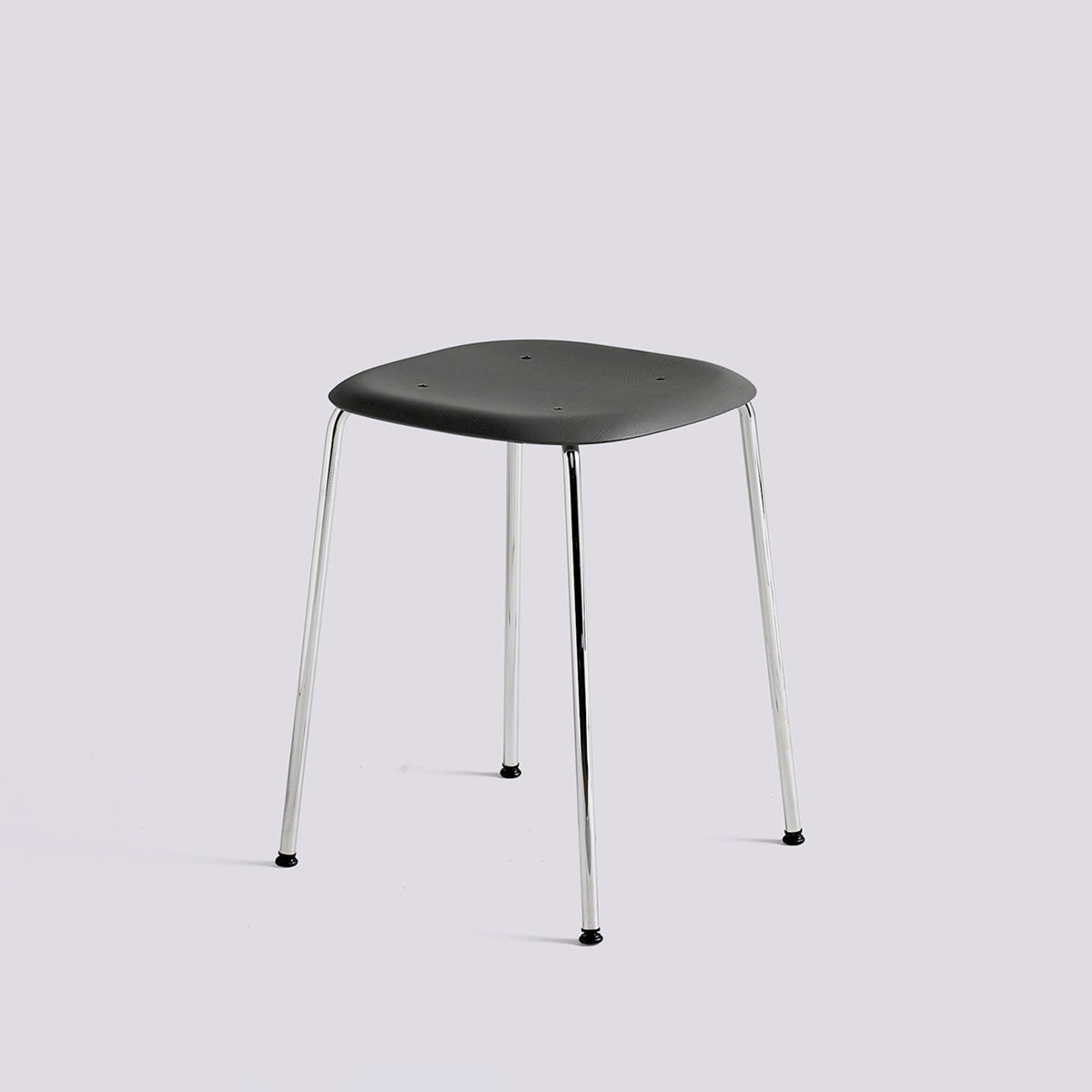 Tabouret Soft Edge 70 de Iskos-Berlin - Hay-Placage de chêne laqué Soft black, assise — Acier chromé, piètement 4 pieds-The Woods Gallery