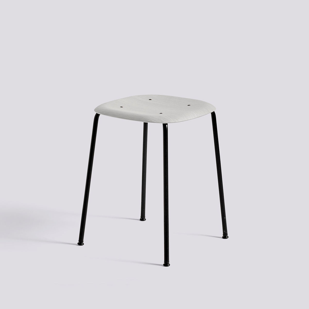 Tabouret Soft Edge 70 de Iskos-Berlin - Hay-Placage de chêne laqué Soft grey, assise — Acier thermolaqué noir, piètement 4 pieds-The Woods Gallery