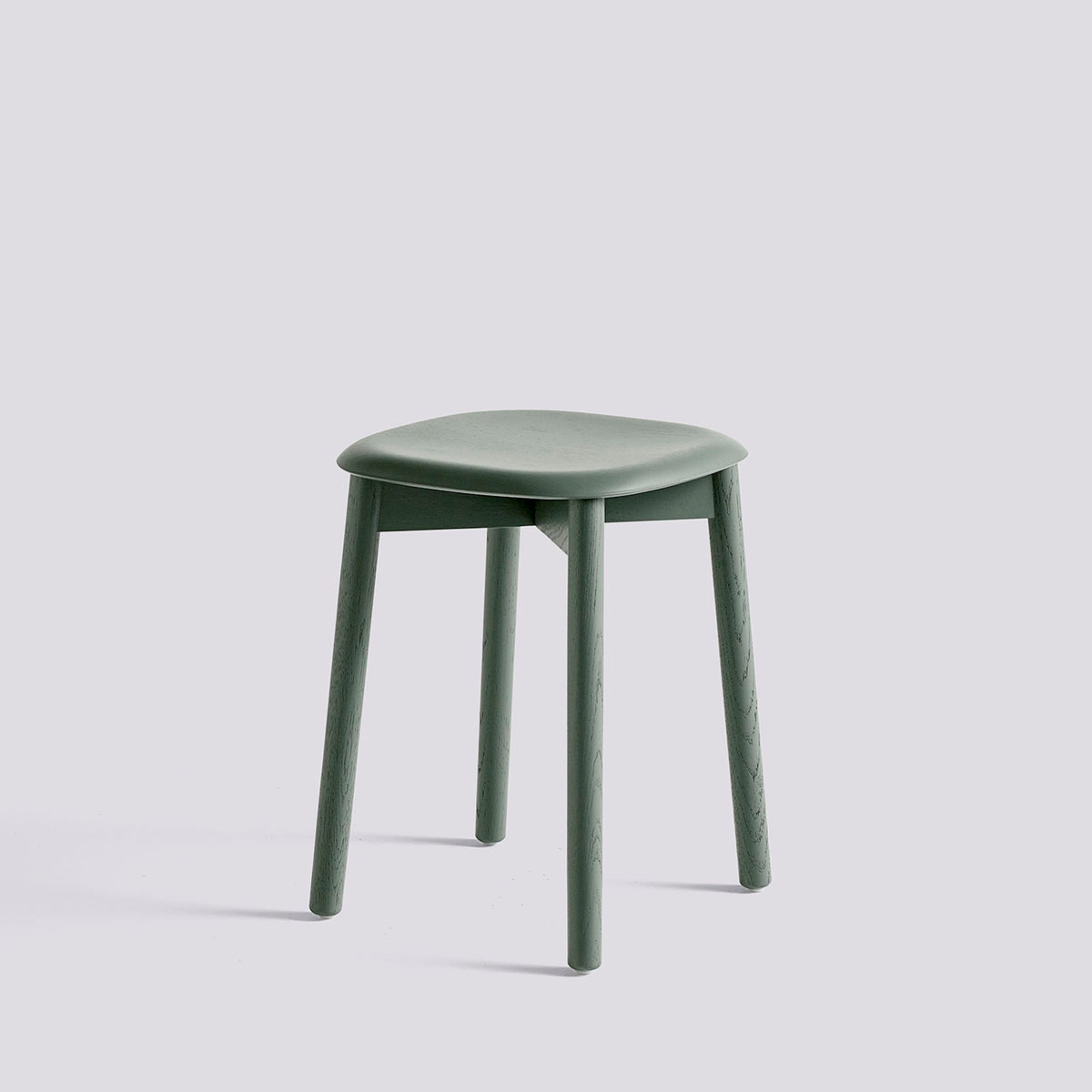 Tabouret Soft Edge 72 de Iskos-Berlin - Hay-Placage de chêne laqué Dusty green, assise — Chêne massif laqué Dusty green, piètement 4 pieds-The Woods Gallery