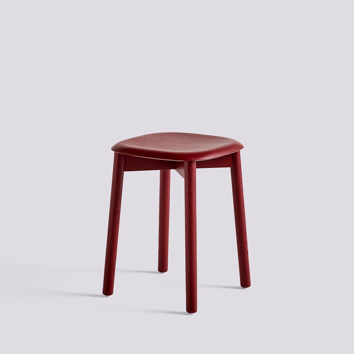 Tabouret Soft Edge 72 de Iskos-Berlin - Hay-Placage de chêne laqué Fall red, assise — Chêne massif laqué Fall red, piètement 4 pieds-The Woods Gallery