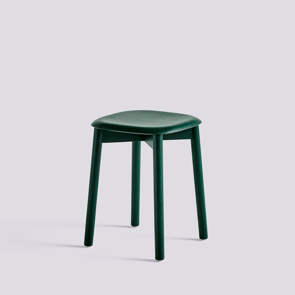 Tabouret Soft Edge 72 de Iskos-Berlin - Hay-Placage de chêne laqué Hunter, assise — Chêne massif laqué Hunter, piètement 4 pieds-The Woods Gallery
