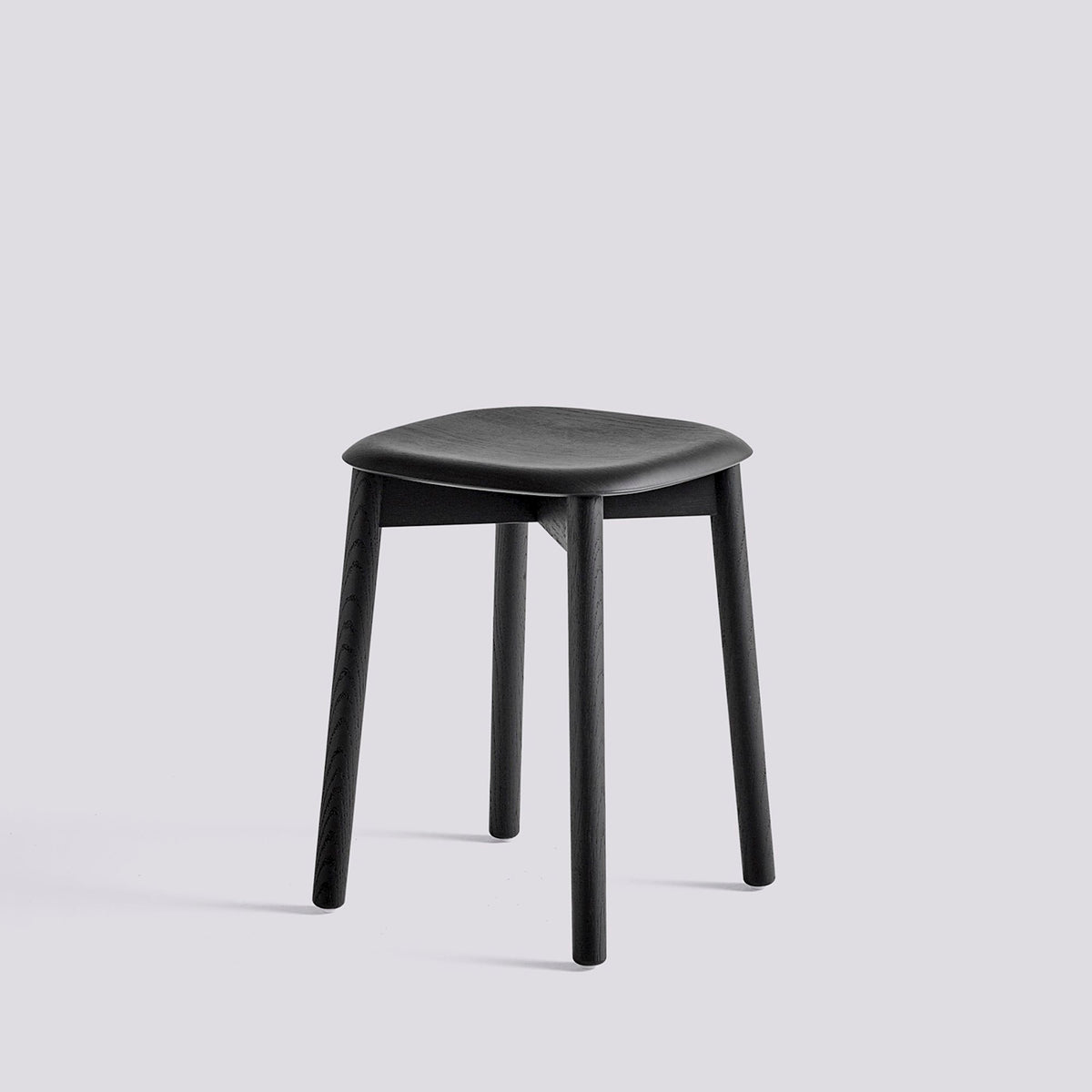 Tabouret Soft Edge 72 de Iskos-Berlin - Hay-Placage de chêne laqué Soft black, assise — Chêne massif laqué Soft black, piètement 4 pieds-The Woods Gallery