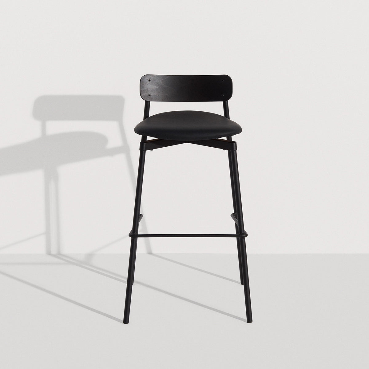 Tabouret de bar 75 cm Fromme Bois de Tom Chung - Petite Friture-Cuir noir-The Woods Gallery