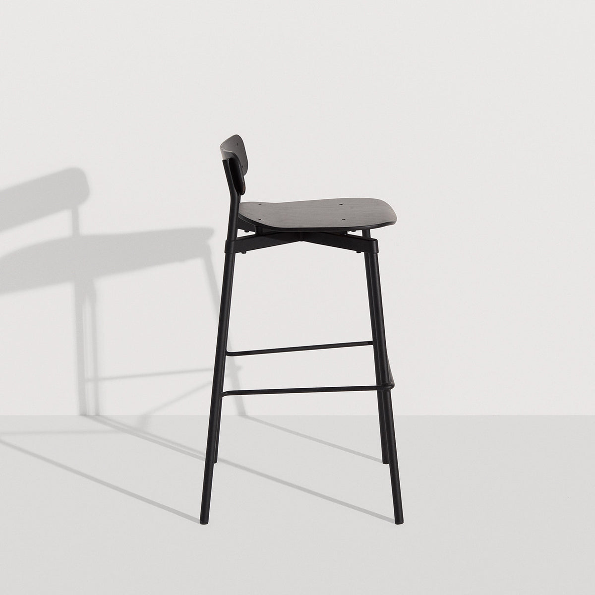 Tabouret de bar 75 cm Fromme Bois de Tom Chung - Petite Friture-Noir-The Woods Gallery