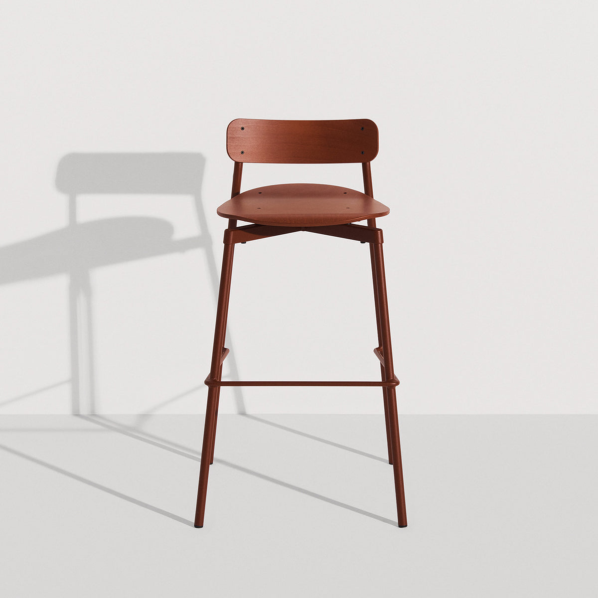 Tabouret de bar 75 cm Fromme Bois de Tom Chung - Petite Friture-Rouge-Brun-The Woods Gallery