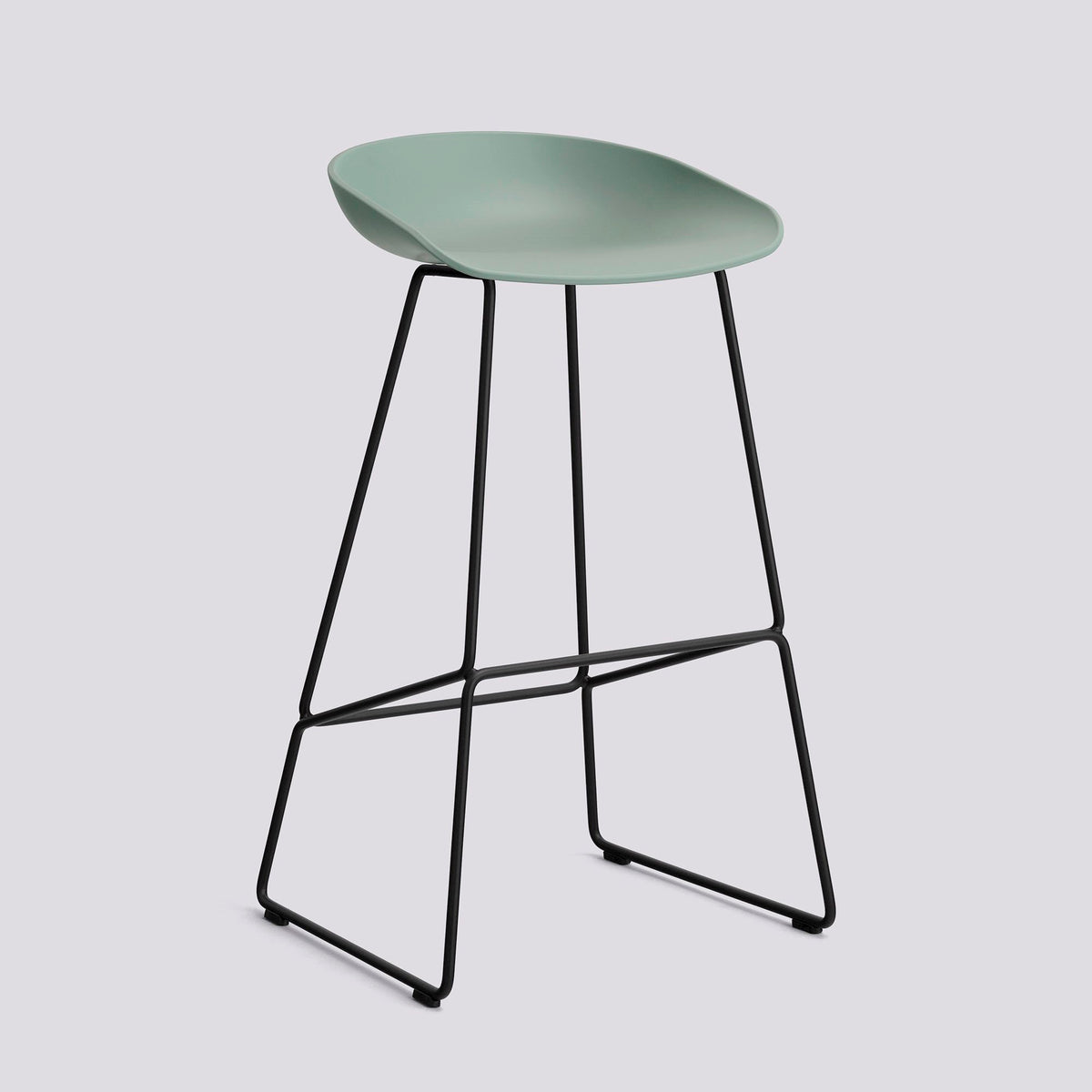 Tabouret de bar About A Stool AAS 38 de Hee Welling - Hay-Polypropylène recyclé Fall green, acier thermolaqué noir, piètement luge, assise 75 cm-The Woods Gallery