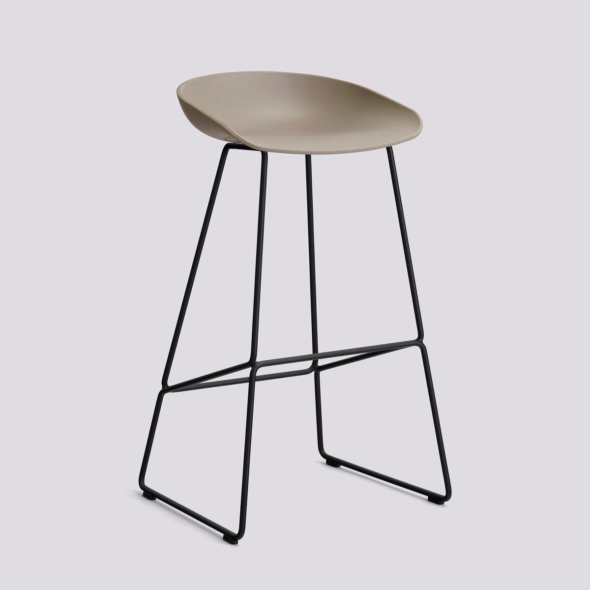 Tabouret de bar About A Stool AAS 38 de Hee Welling - Hay-Polypropylène recyclé Khaki, acier thermolaqué noir, piètement luge, assise 75 cm-The Woods Gallery