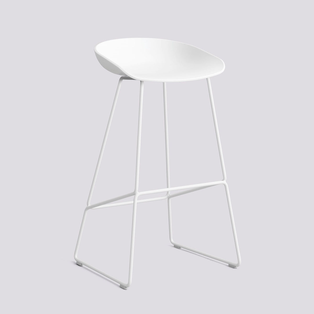 Tabouret de bar About A Stool AAS 38 de Hee Welling - Hay-Polypropylène recyclé blanc, acier thermolaqué blanc, piètement luge, assise 75 cm-The Woods Gallery