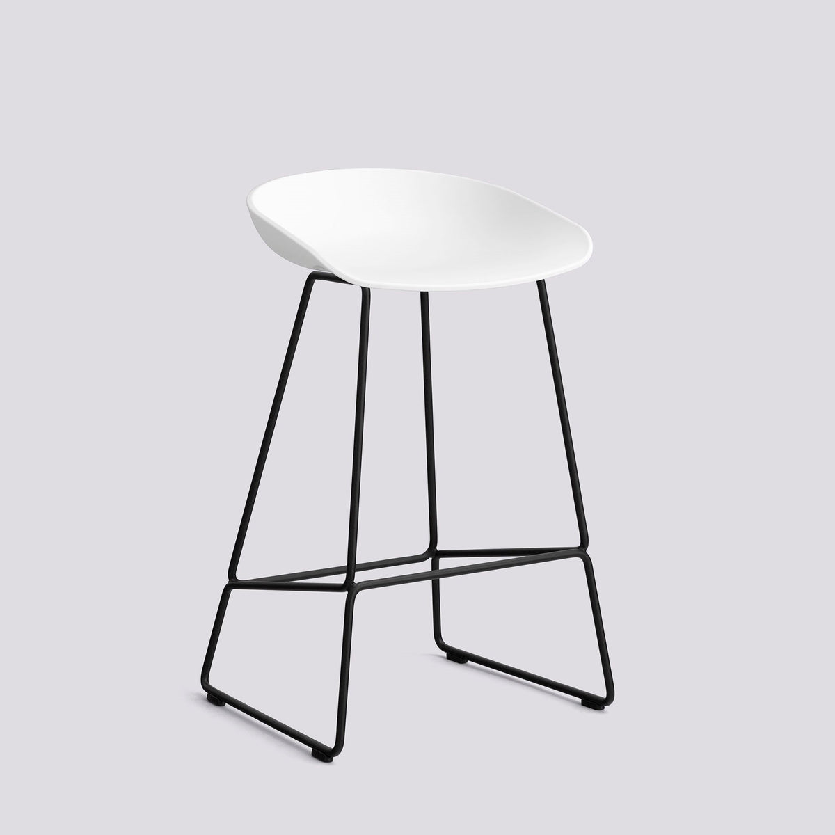 Tabouret de bar About A Stool AAS 38 de Hee Welling - Hay-Polypropylène recyclé blanc, acier thermolaqué noir, piètement luge, assise 65 cm-The Woods Gallery