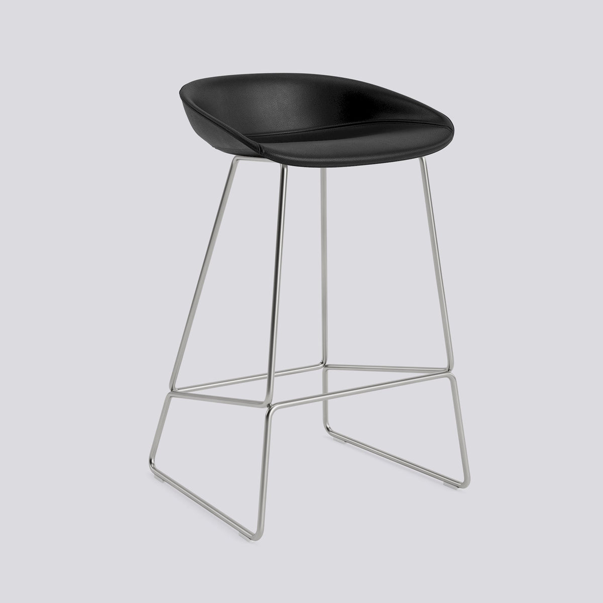 Tabouret de bar About A Stool AAS 39 de Hee Welling - Hay-Garnissage intégral Sierra SI1001, acier inoxydable, piètement luge, assise 65 cm-The Woods Gallery