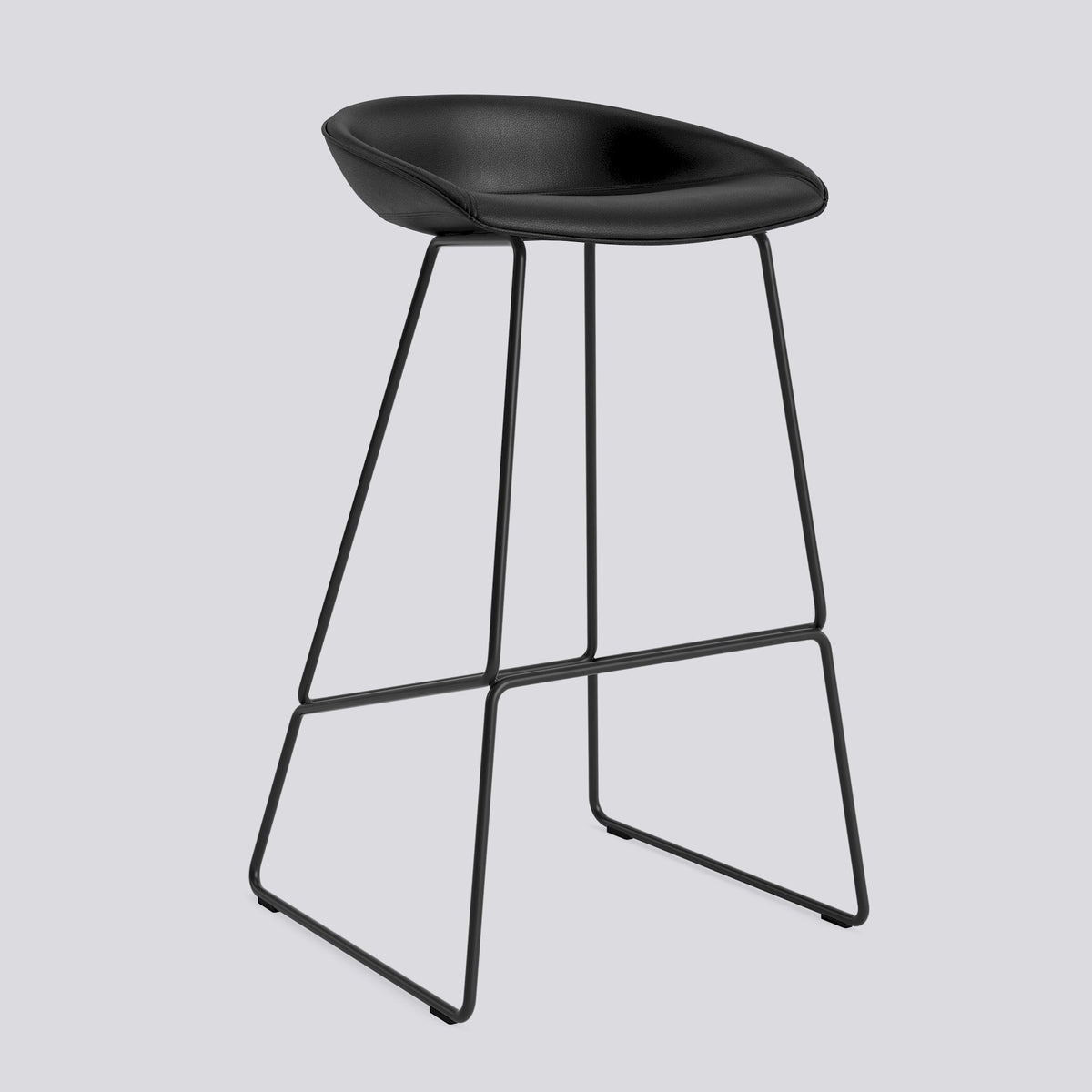 Tabouret de bar About A Stool AAS 39 de Hee Welling - Hay-Garnissage intégral Sierra SI1001, acier thermolaqué noir, piètement luge, assise 75 cm-The Woods Gallery