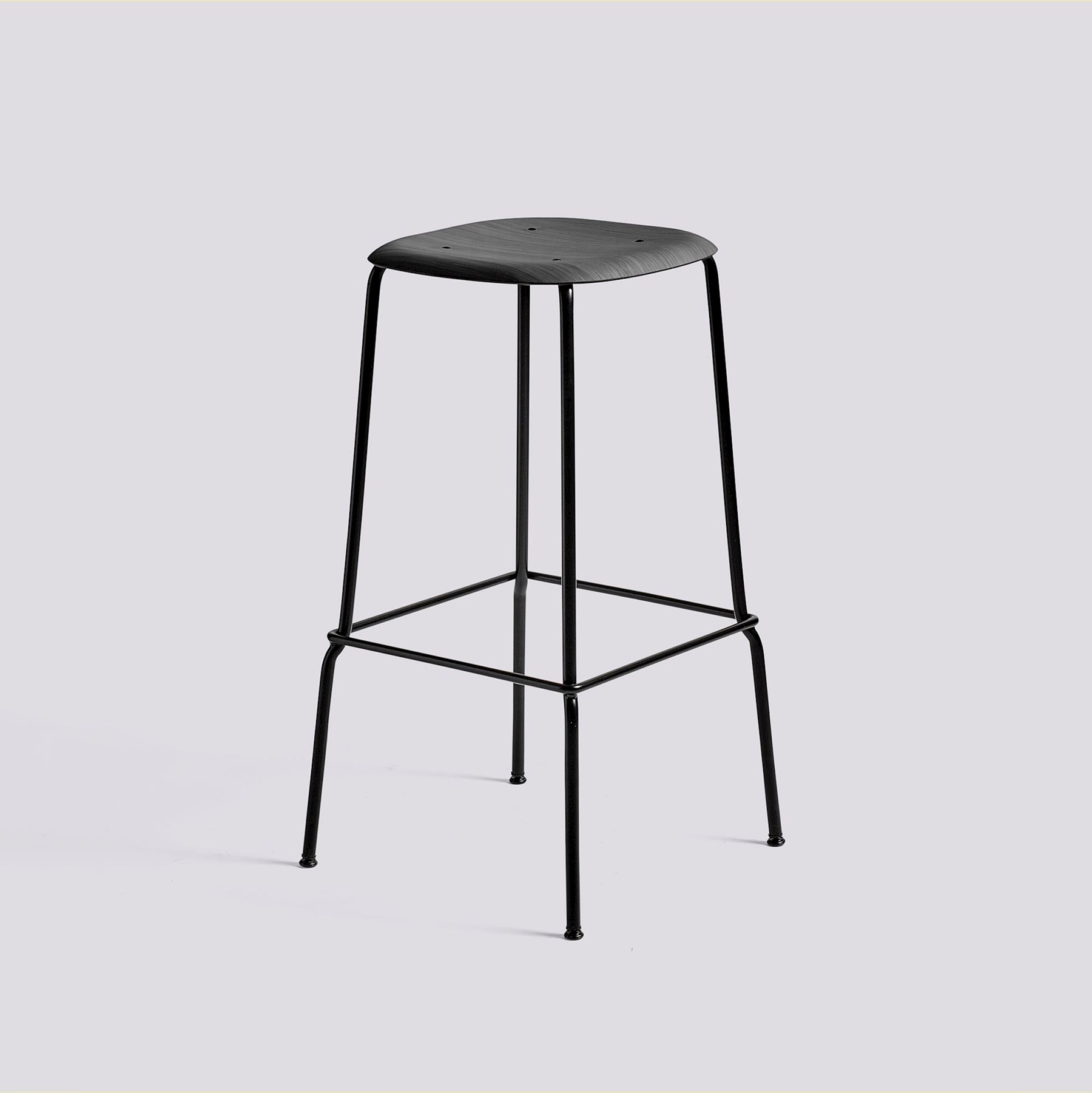 Tabouret de bar Soft Edge 80 de Iskos-Berlin - Hay-Placage de chêne laqué Soft black, assise — Acier thermolaqué noir, piètement 4 pieds — assise à 75 cm-The Woods Gallery
