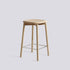 Tabouret de bar Soft Edge 82 de Iskos-Berlin - Hay-Placage de chêne laqué naturel, assise — Chêne massif laqué, piètement 4 pieds, repose-pieds inox — assise à 65 cm-The Woods Gallery
