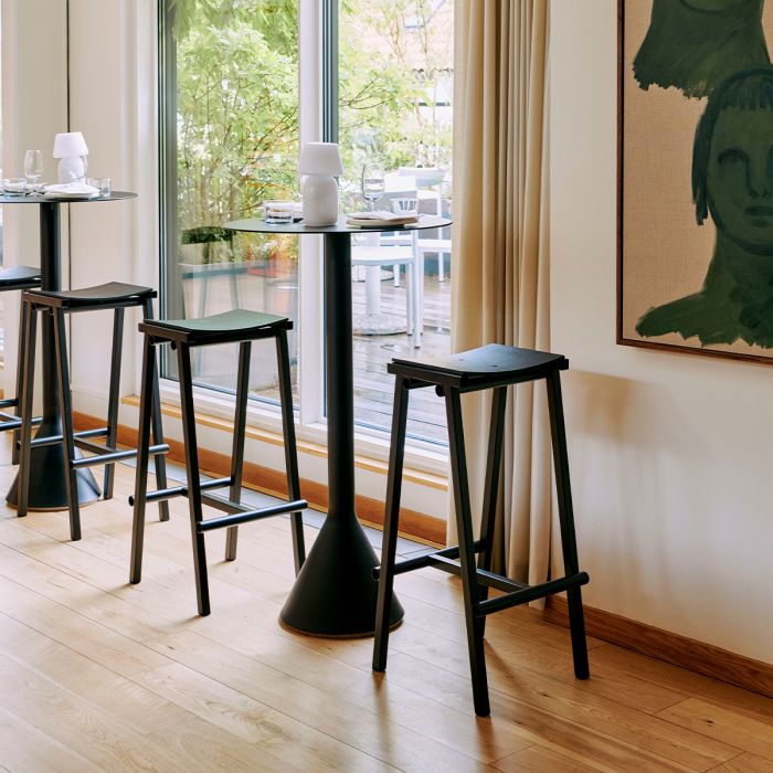 Tabouret de bar Taburete 8 H66 et H76 par Marc Morro - Hay-Rouge-H76-The Woods Gallery