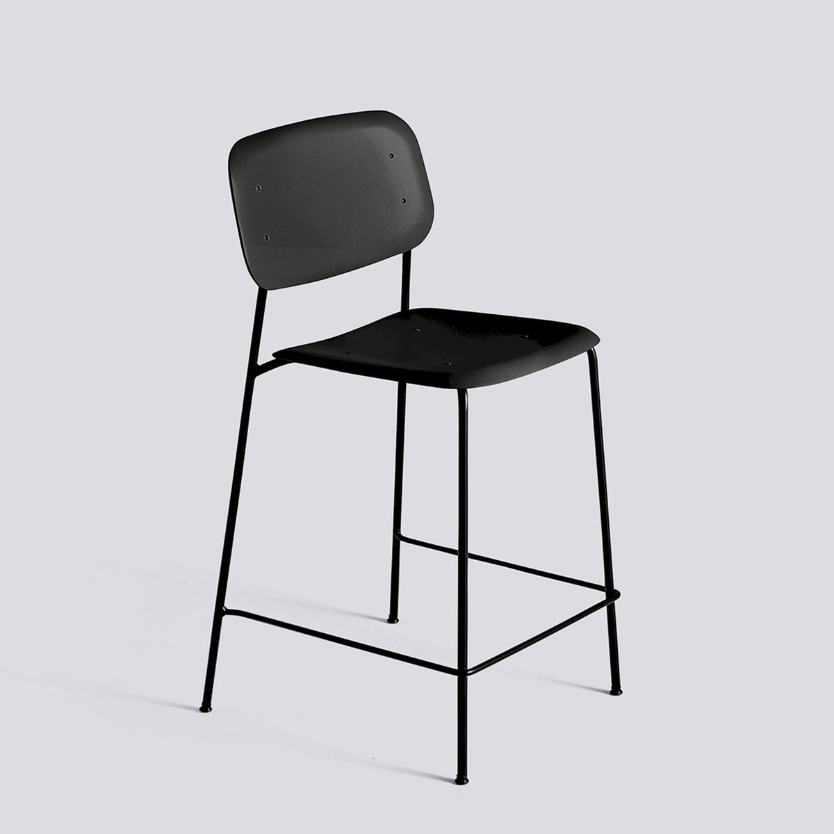 Tabouret de bar avec dossier Soft Edge 95 de Iskos-Berlin - Hay-Polypropylène noir, assise et dossier — Acier thermolaqué noir, piètement 4 pieds — assise à 65 cm-The Woods Gallery