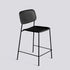Tabouret de bar avec dossier Soft Edge 95 de Iskos-Berlin - Hay-Polypropylène noir, assise et dossier — Acier thermolaqué noir, piètement 4 pieds — assise à 65 cm-The Woods Gallery