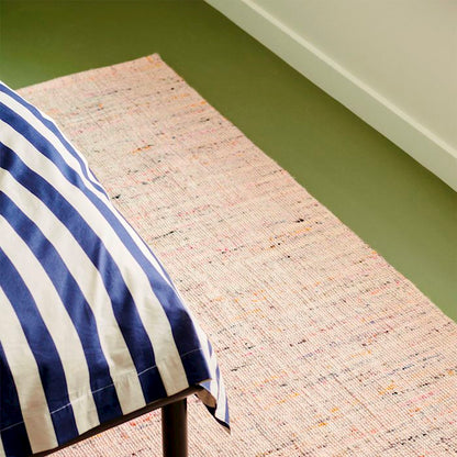 Tapis Crayon Rug - Hay-vue rapprochée au pied d&
