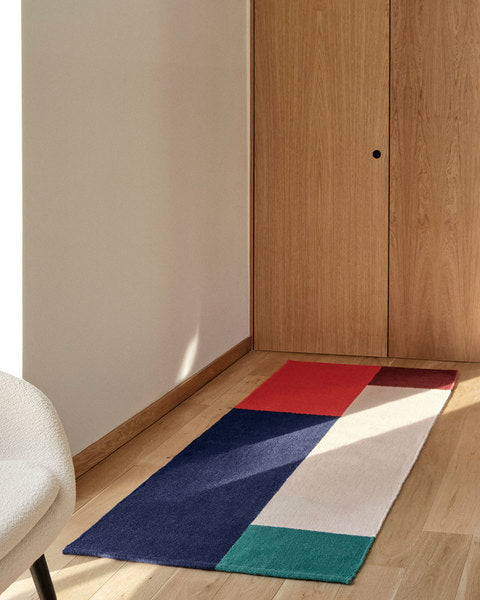 Tapis Ethan Cook Flat Works 80 x 250 cm - Hay-Bleu - Rouge - Blanc-The Woods Gallery