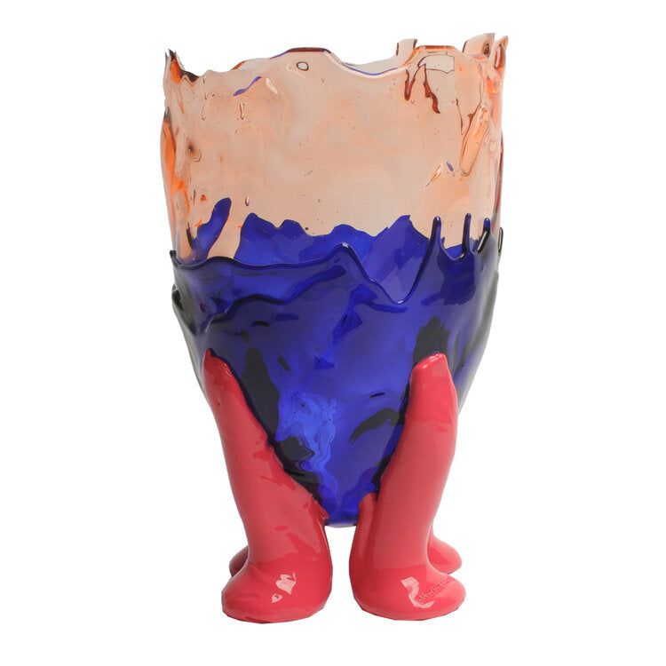 Vase en résine Clear Blue Klein, Clear Pink, Matt Fuschia M de Gaetano Pesce - Fish Design-The Woods Gallery
