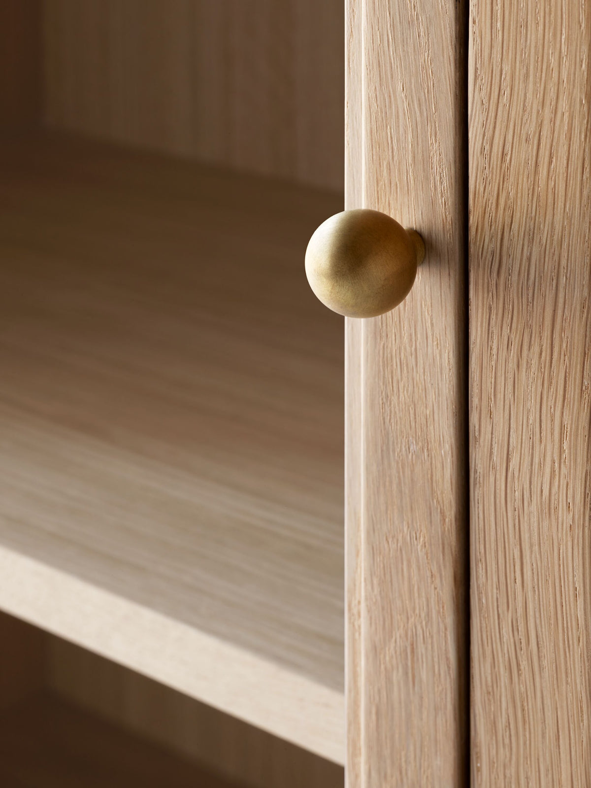Vitrine Trace SC87 de Space Copenhagen - &amp;Tradition-Chêne naturel-The Woods Gallery